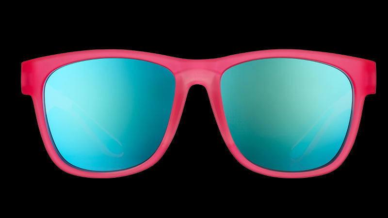 Vorderansicht einer quadratischen, weit geschnittenen Sonnenbrille in Pink mit blau verspiegelten Gläsern.