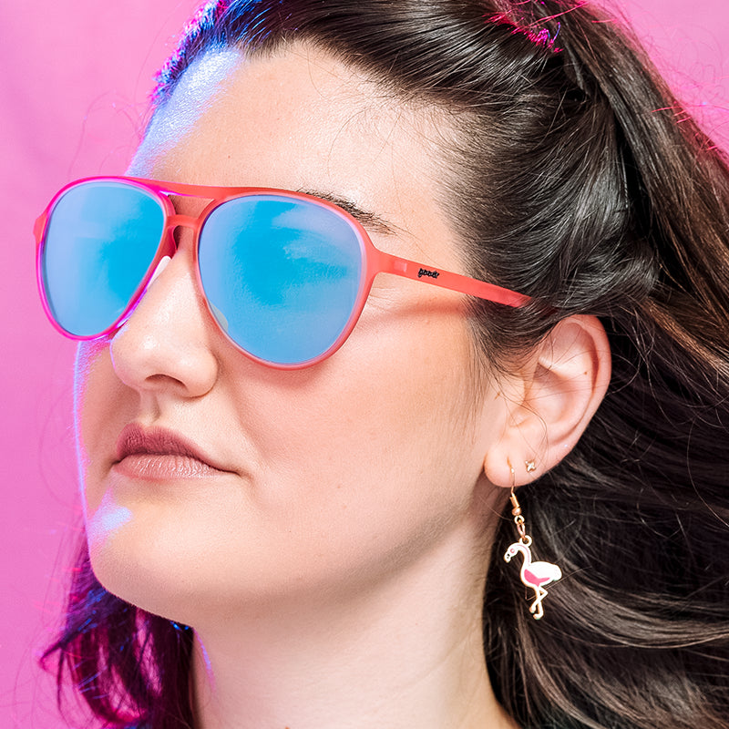 Carl ist mein Co-Pilot | rosa Fliegerbrille mit blauen Gläsern | goodr MACH G sunglasses