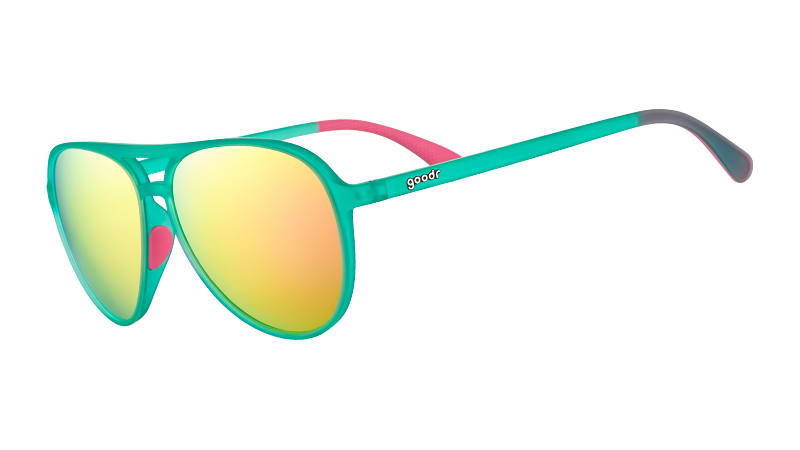 Dreiviertelansicht einer blaugrünen Piloten-Sonnenbrille mit pinkfarbenen Silikon-Innengriffen und polarisierten, pinkfarbenen, reflektierenden Gläsern.