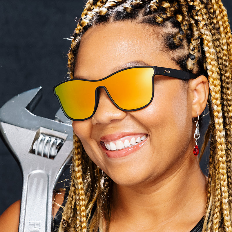 From Zero to Blitzed |schwarze Sonnenbrille im futuristischen Stil mit bernsteinfarbenen Gläsern | goodr sunglasses